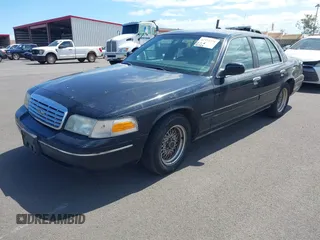 2000 Ford Crown Victoria LX z VIN 2FAFP74W1YX177737, wystawiony jako IAAI lot #42375378 z przebiegiem 90 359 mil mil oraz . Historia ofert i sprzedaży dostępna na DreamBid. Obrazek 2.