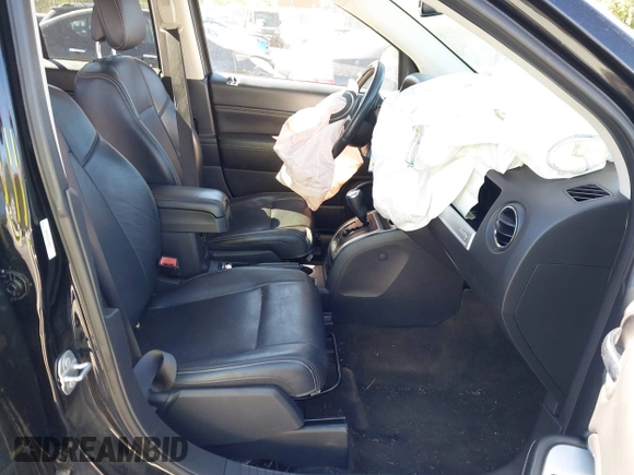 2016 Jeep Compass Latitude with VIN 1C4NJDEB5GD753210, listed as a IAAI auction lot 40530185 with 87,045 mi miles. Bid and sale history available at carsss.com. Image 5.