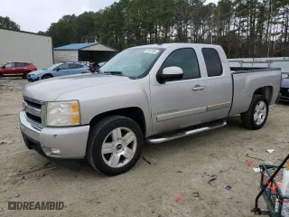 2008 Chevrolet Silverado 1500 LT w/1LT with VIN 2GCEC19J681146076, listed as a Copart auction lot 46547305 with 204,212 mi miles and Clean Title. Bid and sale history available at carsss.com. Image 1.