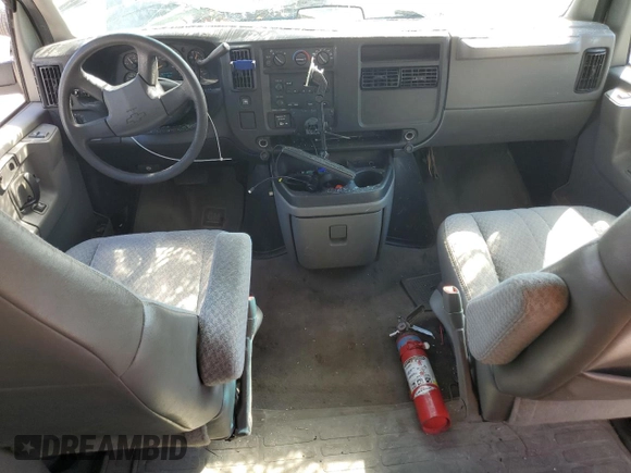 2003 Chevrolet Express Passenger with VIN 1GAHG39UX31231081, listed as a Copart auction lot 62132445 with 207,650 mi miles and Salvage title. Bid and sale history available at DreamBid. Image 8.