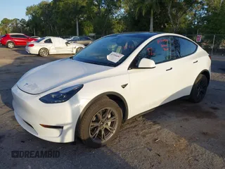2024 Tesla Model Y Long Range z VIN 7SAYGDEE9RA291266, wystawiony jako IAAI lot #41956682 z przebiegiem 17 066 mil mil oraz . Historia ofert i sprzedaży dostępna na DreamBid. Obrazek 17.
