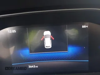2025 Volkswagen Jetta SE z VIN 3VW7X7BU0SM043351, wystawiony jako IAAI lot #42188268 z przebiegiem 3 643 mil mil oraz . Historia ofert i sprzedaży dostępna na DreamBid. Obrazek 7.