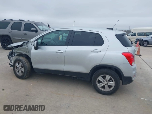 2022 Chevrolet Trax LS with VIN KL7CJNSM1NB527142, listed as a IAAI auction lot 41571815 with 13,136 mi miles. Bid and sale history available at carsss.com. Image 14.