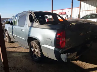 2011 Chevrolet Avalanche LTZ with VIN 3GNMCGE05BG311018, listed as a IAAI auction lot 41450332 with 1 mi miles. Bid and sale history available at carsss.com. Image 3.