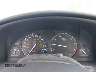 2001 Saturn SL z VIN 1G8ZK52771Z269242, wystawiony jako IAAI lot #42425226 z przebiegiem 129 539 mil mil oraz . Historia ofert i sprzedaży dostępna na DreamBid. Obrazek 7.