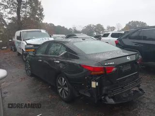 2019 Nissan Altima 2.5 SV with VIN 1N4BL4DV3KC143660, listed as a IAAI auction lot 40882186 with 112,610 mi miles. Bid and sale history available at carsss.com. Image 3.