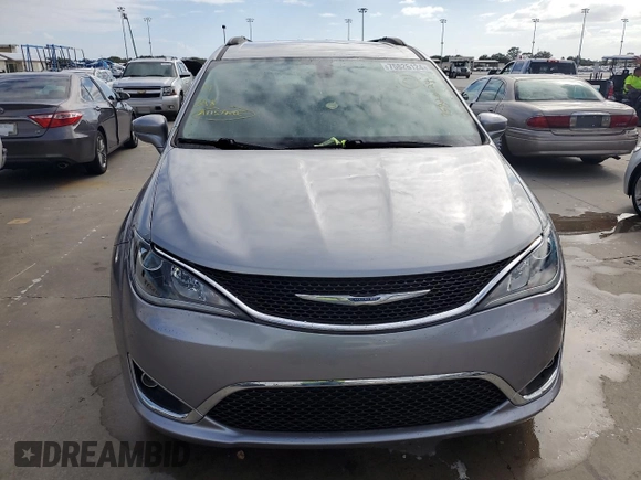 2017 Chrysler Pacifica Touring L with VIN 2C4RC1BG2HR552731, listed as a Copart auction lot 75826124 with Not Provided miles and Salvage Title. Bid and sale history available at DreamBid. Image 5.