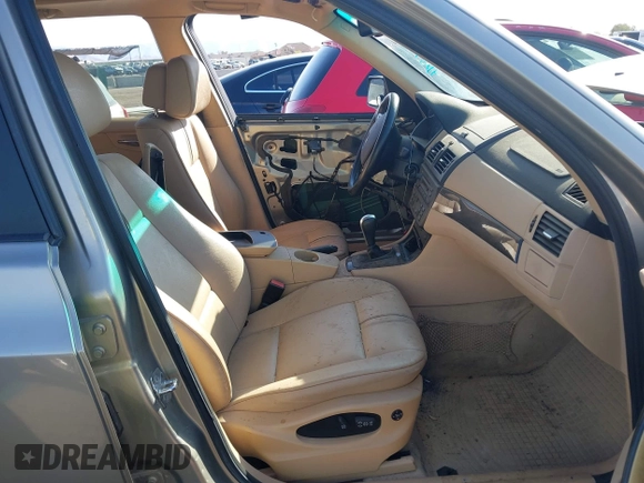 2008 BMW X3 3.0si with VIN WBXPC93488WJ13795, listed as a IAAI auction lot 42018052 with 151,972 mi miles. Bid and sale history available at carsss.com. Image 5.