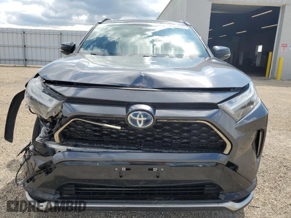 2022 Toyota RAV4 XSE with VIN JTMEB3FV4ND076096, listed as a Copart auction lot 58802695 with 141,543 mi miles and Salvage title. Bid and sale history available at DreamBid. Image 5.