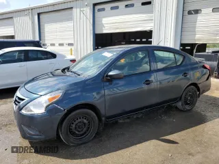2017 Nissan Versa SV z VIN 3N1CN7AP1HL825193, wystawiony jako Copart lot #53815145 z przebiegiem 135 143 mil mil oraz Szkoda całkowita • Salvage title. Historia ofert i sprzedaży dostępna na DreamBid. Obrazek 1.