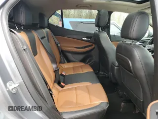 2021 Buick Encore GX Essence z VIN KL4MMGSL6MB154142, wystawiony jako Copart lot #54700345 z przebiegiem 86 638 mil mil oraz Czysty tytuł • Clean title. Historia ofert i sprzedaży dostępna na DreamBid. Obrazek 11.