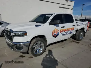 2025 Ram 1500 Big Horn z VIN 1C6RRFFG1SN512741, wystawiony jako Copart lot #51256565 z przebiegiem 17 185 mil mil oraz Szkoda całkowita • Salvage title. Historia ofert i sprzedaży dostępna na DreamBid. Obrazek 1.