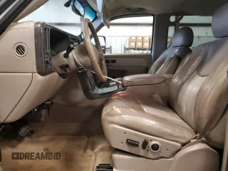 2005 GMC Sierra Denali z VIN 2GTEK63N651146747, wystawiony jako Copart lot #84715894 z przebiegiem 262 492 mil mil oraz Szkody całkowita. Historia ofert i sprzedaży dostępna na DreamBid. Obrazek 7.