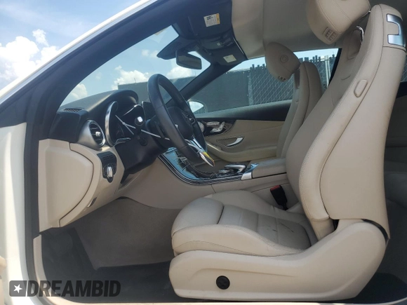 2019 Mercedes-Benz C 300 z VIN WDDWK8DB4KF796515, wystawiony jako Copart lot #57394145 z przebiegiem 21 854 mil mil oraz Szkoda całkowita • Salvage title. Historia ofert i sprzedaży dostępna na DreamBid. Obrazek 7.