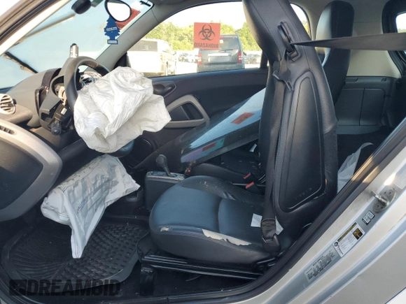 2015 Smart fortwo Passion z VIN WMEEJ3BA6FK797458, wystawiony jako Copart lot #53669365 z przebiegiem 40 695 mil mil oraz Szkody całkowita. Historia ofert i sprzedaży dostępna na DreamBid. Obrazek 7.