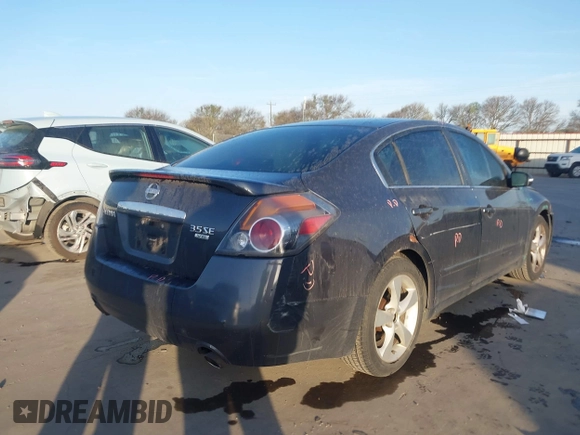 2008 Nissan Altima 3.5 SE with VIN 1N4BL21E18C236081, listed as a IAAI auction lot 41792229 with 136,208 mi miles. Bid and sale history available at carsss.com. Image 4.