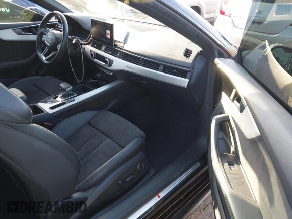 2021 Audi A5 S line Premium Plus z VIN WAUTAAF52MA037616, wystawiony jako IAAI lot #41847476 z przebiegiem 35 401 mil mil oraz . Historia ofert i sprzedaży dostępna na DreamBid. Obrazek 5.