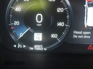 2019 Volvo XC60 R-Design with VIN LYV102RMXKB327226, listed as a IAAI auction lot 41922619 with 46,823 mi miles. Bid and sale history available at carsss.com. Image 15.