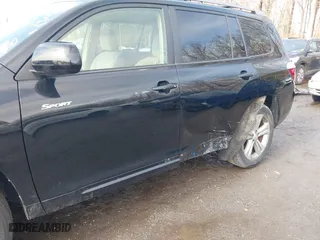 2009 Toyota Highlander Sport with VIN JTEES43A892129046, listed as a IAAI auction lot 41533224 with 178,359 mi miles. Bid and sale history available at carsss.com. Image 6.