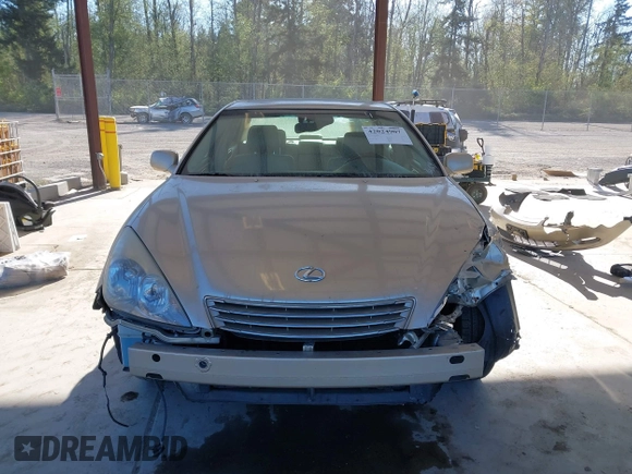 2004 Lexus ES 330 with VIN JTHBA30G340003869, listed as a IAAI auction lot 42024907 with 240,425 mi miles. Bid and sale history available at carsss.com. Image 13.