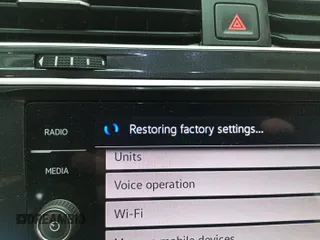 2024 Volkswagen Tiguan SE z VIN 3VV3B7AX0RM082514, wystawiony jako IAAI lot #42796136 z przebiegiem 27 247 mil mil oraz . Historia ofert i sprzedaży dostępna na DreamBid. Obrazek 32.