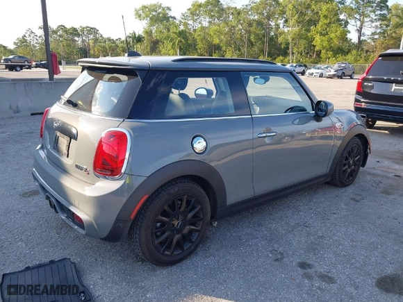 2020 MINI Hardtop 2 Door Cooper S with VIN WMWXR5C00L2M23924, listed as a IAAI auction lot 41520706 with 123,006 mi miles. Bid and sale history available at carsss.com. Image 4.