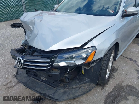 2013 Volkswagen Passat SE z VIN 1VWBP7A38DC123553, wystawiony jako IAAI lot #42341621 z przebiegiem 178 504 mil mil oraz . Historia ofert i sprzedaży dostępna na DreamBid. Obrazek 6.