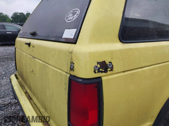 1989 Chevrolet Blazer z VIN 1GNCT18Z7K8226240, wystawiony jako IAAI lot #42367663 z przebiegiem 213 142 mil mil oraz . Historia ofert i sprzedaży dostępna na DreamBid. Obrazek 6.