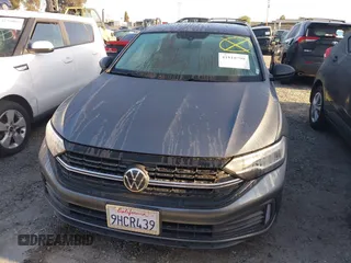 2023 Volkswagen Jetta Sport z VIN 3VWBM7BU5PM035014, wystawiony jako IAAI lot #41818798 z przebiegiem 21 202 mil mil oraz . Historia ofert i sprzedaży dostępna na DreamBid. Obrazek 12.