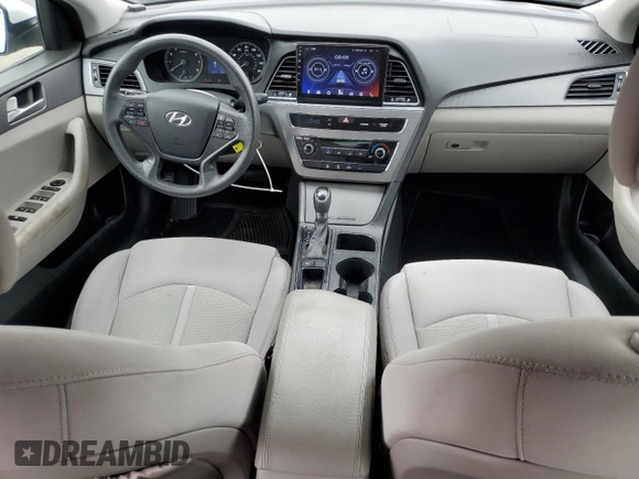 2015 Hyundai Sonata SE z VIN 5NPE24AF5FH008617, wystawiony jako Copart lot #55335045 z przebiegiem 139 671 mil mil oraz Czysty tytuł • Clean title. Historia ofert i sprzedaży dostępna na DreamBid. Obrazek 8.