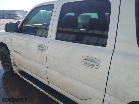 2005 GMC Yukon XL Denali with VIN 1GKFK66U25J100768, listed as a IAAI auction lot 41726418 with NaN miles. Bid and sale history available at carsss.com. Image 14.