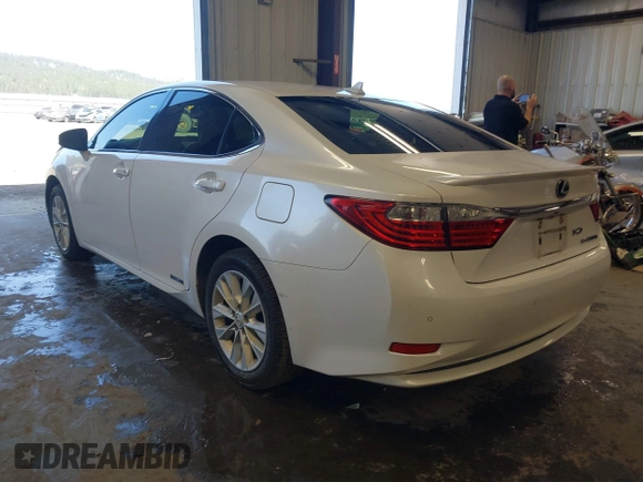 2013 Lexus ES 300h Hybrid with VIN JTHBW1GG4D2036539, listed as a IAAI auction lot 42121701 with 157,855 mi miles. Bid and sale history available at carsss.com. Image 3.