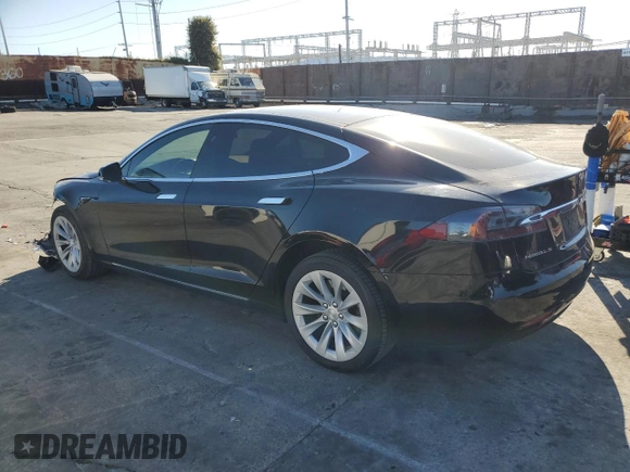 2019 Tesla Model S 75D z VIN 5YJSA1E25KF299740, wystawiony jako Copart lot #49355485 z przebiegiem 140 385 mil mil oraz Szkoda całkowita • Salvage title. Historia ofert i sprzedaży dostępna na DreamBid. Obrazek 2.