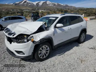 2019 Jeep Cherokee Latitude z VIN 1C4PJMCBXKD485498, wystawiony jako Copart lot #52432915 z przebiegiem 98 382 mil mil oraz Szkoda całkowita • Salvage title. Historia ofert i sprzedaży dostępna na DreamBid. Obrazek 1.