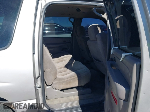2004 Chevrolet Suburban LS with VIN 3GNEC16Z54G326412, listed as a IAAI auction lot 41270301 with 1 mi miles. Bid and sale history available at carsss.com. Image 8.