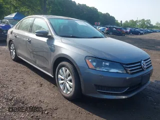 2014 Volkswagen Passat Wolfsburg Edition z VIN 1VWAT7A36EC070330, wystawiony jako IAAI lot #42459184 z przebiegiem 167 307 mil mil oraz . Historia ofert i sprzedaży dostępna na DreamBid. Obrazek 1.