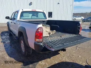 2006 Toyota Tacoma with VIN 3TMMU52N06M002199, listed as a IAAI auction lot 41622522 with 181,818 mi miles and . Bid and sale history available at DreamBid. Image 3.
