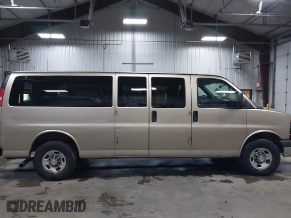 2012 Chevrolet Express Passenger 1LT z VIN 1GAZG1FAXC1127760, wystawiony jako IAAI lot #41629882 z przebiegiem 311 110 mil mil oraz . Historia ofert i sprzedaży dostępna na DreamBid. Obrazek 13.
