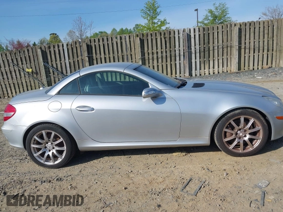 2007 Mercedes-Benz SLK 350 с VIN WDBWK56FX7F142388, выставлен на аукционе IAAI как лот 42076577 с пробегом 77 856 миль миль и . История ставок и продаж доступна на DreamBid. Изображение 13.