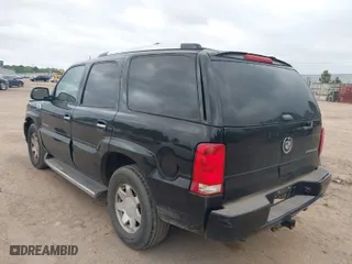 2005 Cadillac Escalade with VIN 1GYEC63TX5R203156, listed as a IAAI auction lot 41937137 with 239,919 mi miles. Bid and sale history available at carsss.com. Image 3.