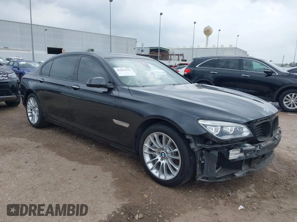2014 BMW 7 Series ALPINA B7 z VIN WBAYE8C57ED134799, wystawiony jako IAAI lot #41891633 z przebiegiem 96 411 mil mil oraz . Historia ofert i sprzedaży dostępna na DreamBid. Obrazek 1.