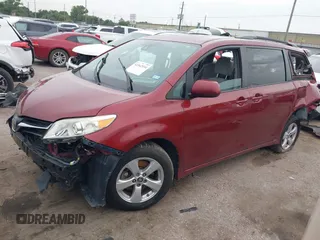 2018 Toyota Sienna LE Auto Access Seat с VIN 5TDKZ3DC8JS909056, выставлен на аукционе IAAI как лот 42362934 с пробегом 157 230 миль миль и . История ставок и продаж доступна на DreamBid. Изображение 2.