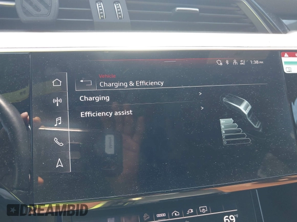 2022 Audi e-tron Premium z VIN WA1AAAGE4NB020119, wystawiony jako IAAI lot #41830433 z przebiegiem 27 591 mil mil oraz . Historia ofert i sprzedaży dostępna na DreamBid. Obrazek 18.