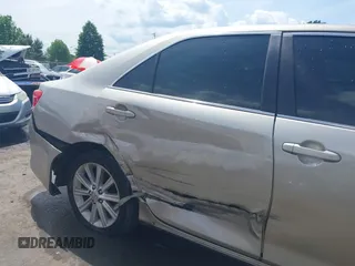 2014 Toyota Camry SE z VIN 4T1BK1FK6EU551126, wystawiony jako IAAI lot #42192663 z przebiegiem 178 875 mil mil oraz . Historia ofert i sprzedaży dostępna na DreamBid. Obrazek 6.