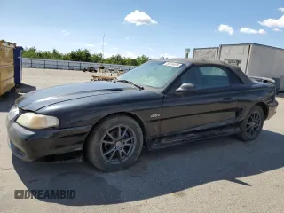 1998 Ford Mustang GT z VIN 1FAFP45X8WF191939, wystawiony jako Copart lot #56934605 z przebiegiem 159 898 mil mil oraz Szkoda całkowita • Salvage title. Historia ofert i sprzedaży dostępna na DreamBid. Obrazek 1.