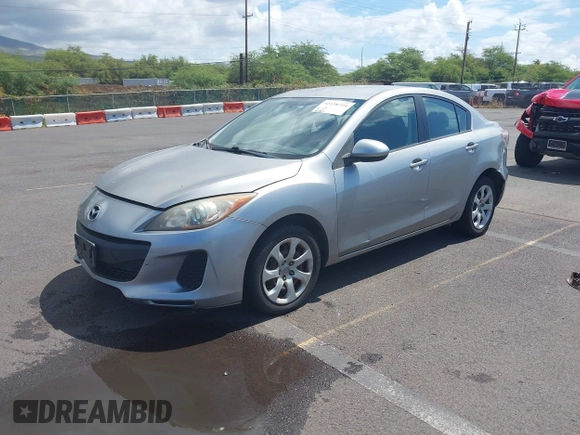2013 Mazda 3 i Sport z VIN JM1BL1U74D1735108, wystawiony jako IAAI lot #42138724 z przebiegiem 114 856 mil mil oraz . Historia ofert i sprzedaży dostępna na DreamBid. Obrazek 2.