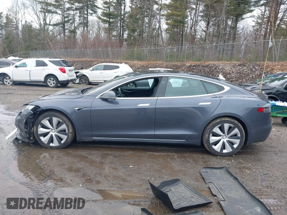 2020 Tesla Model S Long Range z VIN 5YJSA1E26LF413519, wystawiony jako IAAI lot #41742512 z przebiegiem 40 765 mil mil oraz . Historia ofert i sprzedaży dostępna na DreamBid. Obrazek 14.