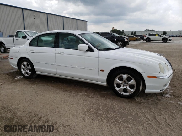 2000 Jaguar S-Type V6 z VIN SAJDA01C0YFL51640, wystawiony jako Copart lot #48708915 z przebiegiem 186 034 mil mil oraz Nie do naprawy • Non repairable. Historia ofert i sprzedaży dostępna na DreamBid. Obrazek 4.