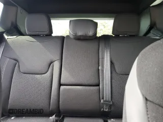 2022 Jeep Renegade Altitude z VIN ZACNJDE18NPN43624, wystawiony jako Copart lot #42755045 z przebiegiem Nie podano mil oraz Nie do naprawy • Non repairable. Historia ofert i sprzedaży dostępna na DreamBid. Obrazek 10.