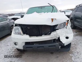 2019 Nissan Frontier SV z VIN 1N6AD0EV7KN777226, wystawiony jako IAAI lot #41374672 z przebiegiem 135 124 mil mil oraz . Historia ofert i sprzedaży dostępna na DreamBid. Obrazek 12.